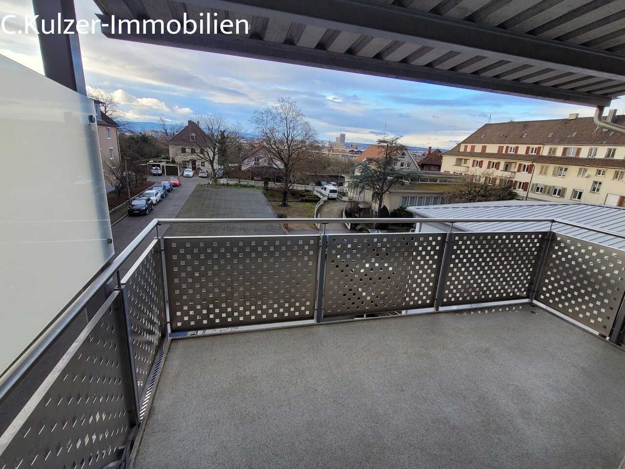 Überdachter Balkon